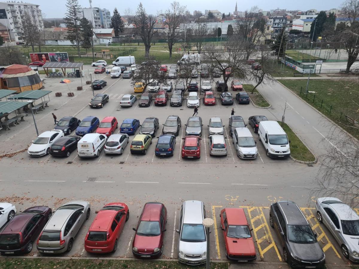 Apartman Yellow - Self Check In Eszék Kültér fotó